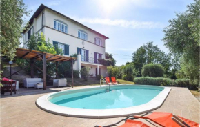 Cozy Home In Crespina Pi With Kitchen Crespina